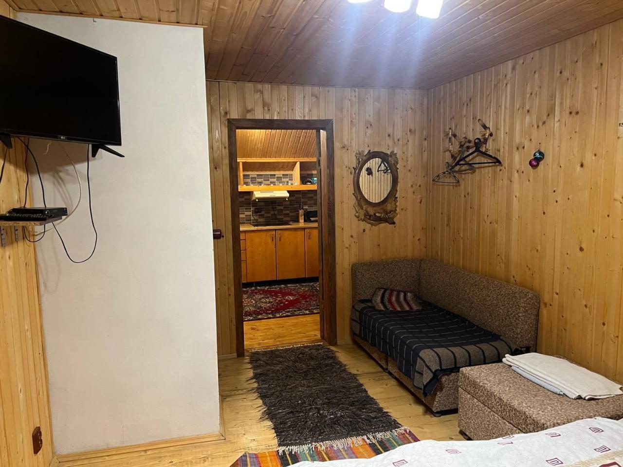 Farmstead Lisova Hostel Mizhhirya  Ngoại thất bức ảnh