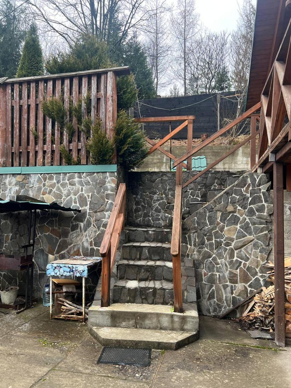 Farmstead Lisova Hostel Mizhhirya  Ngoại thất bức ảnh